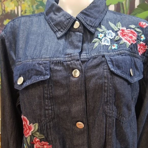 Collections ETC  Denim Button Down Shirt L/XL - Picture 3 of 8